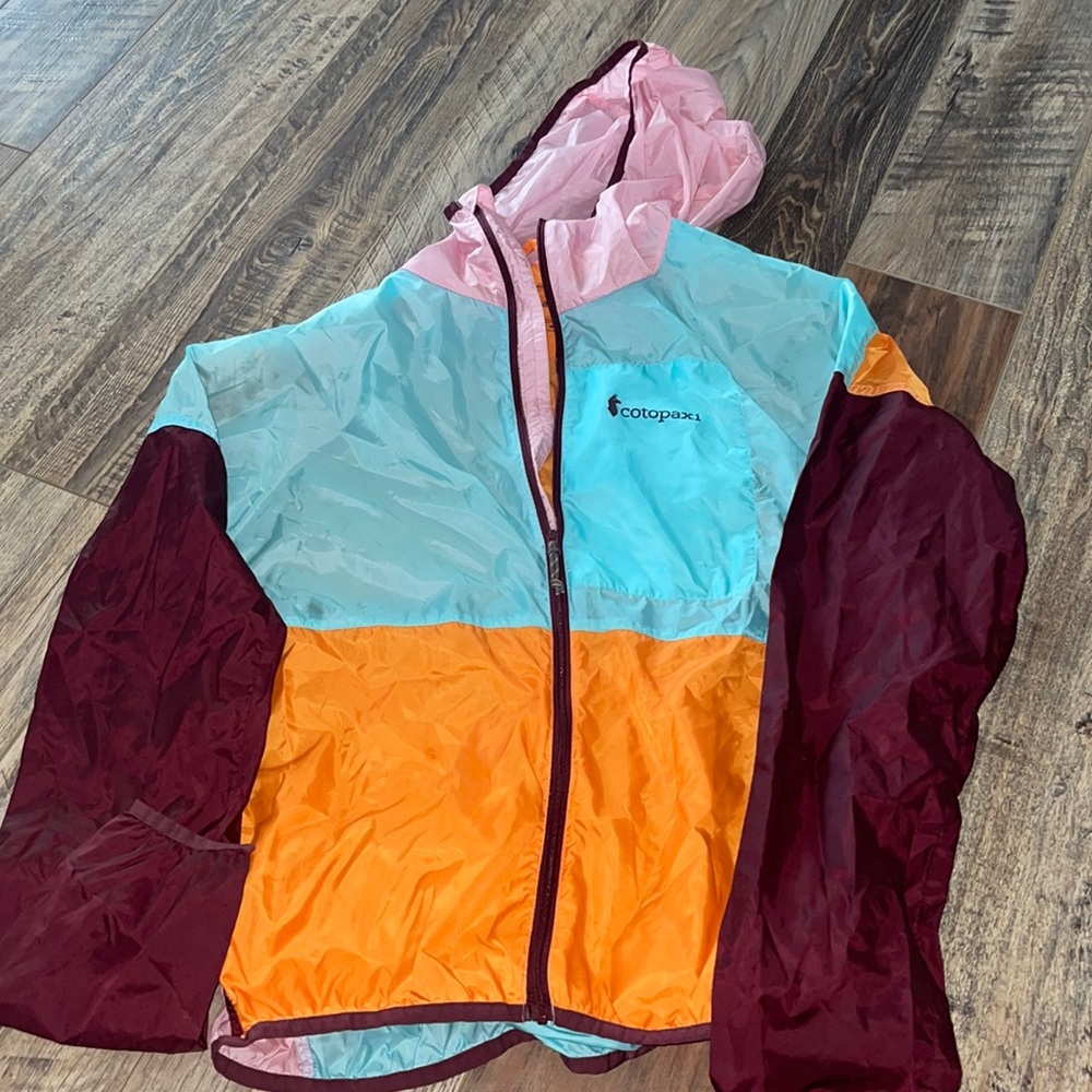 cotopaxi women’s wind breaker
